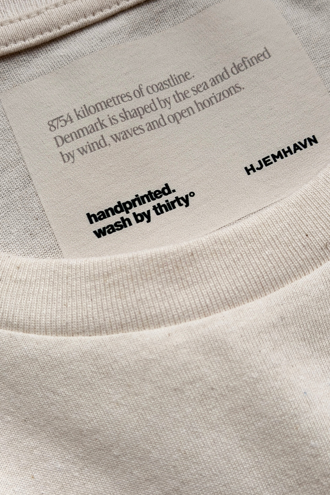 Tee "8754 KM of Coastline"