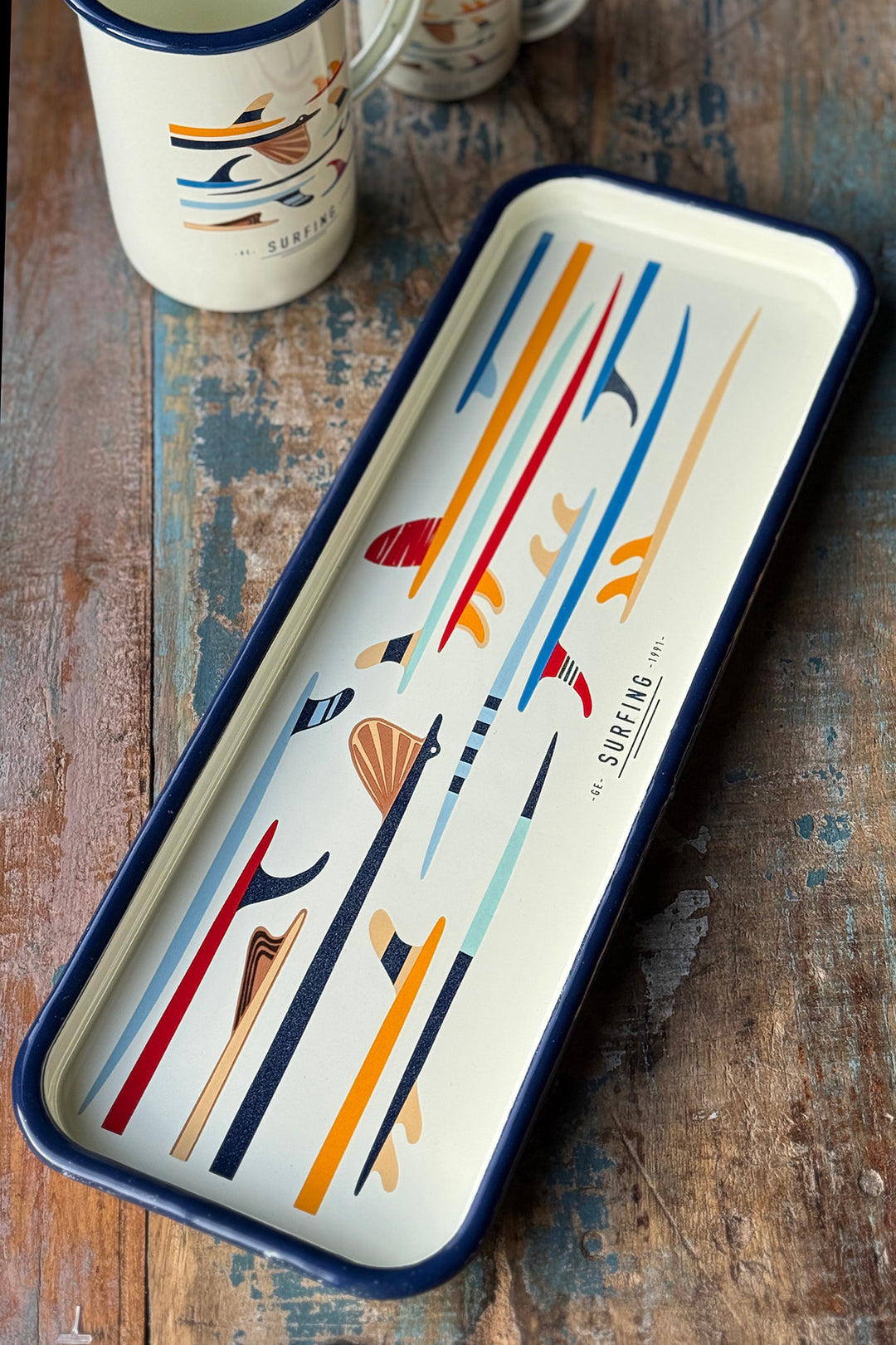 Emaljeret metal bakke