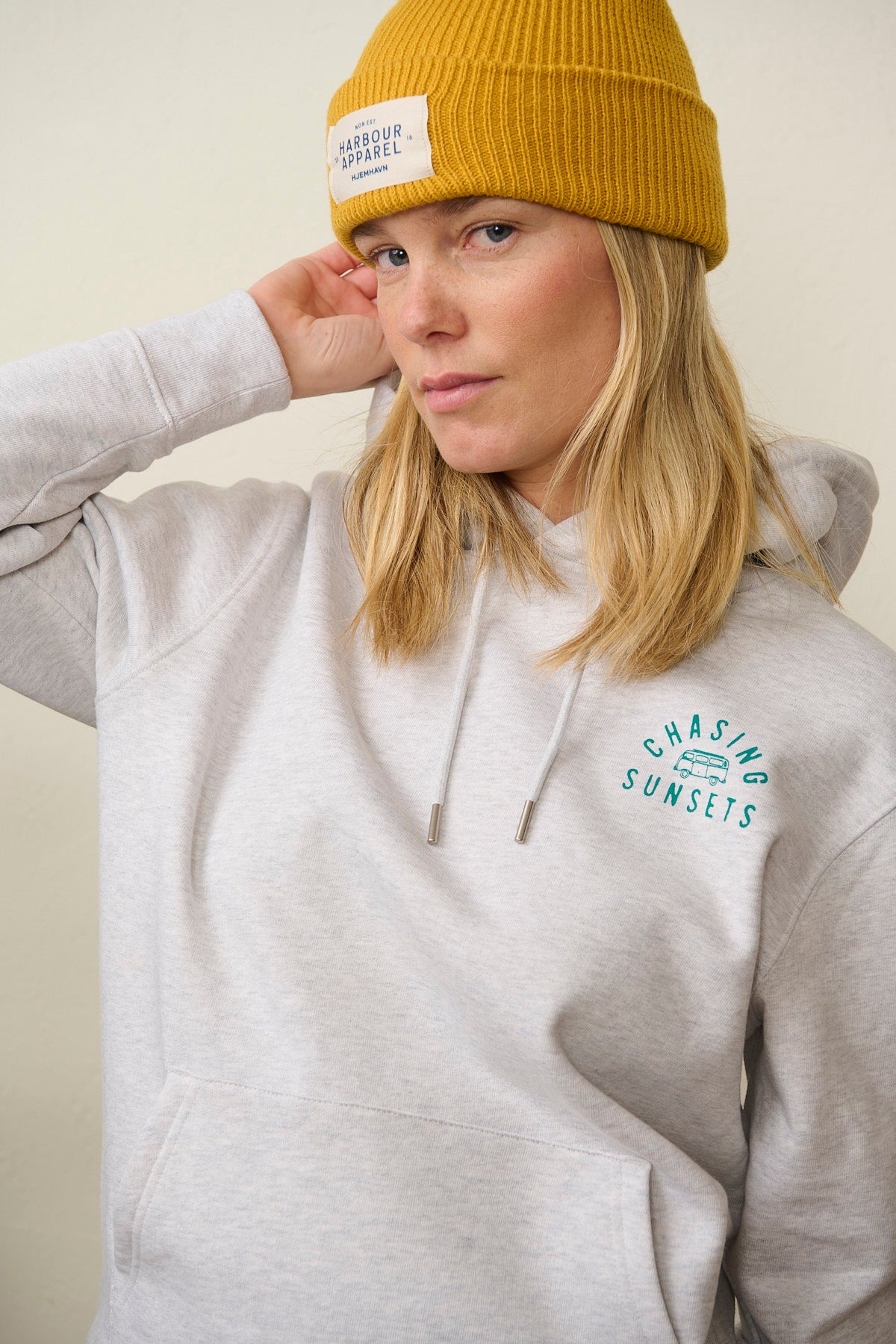 Hoodie "Chasing Sunsets"