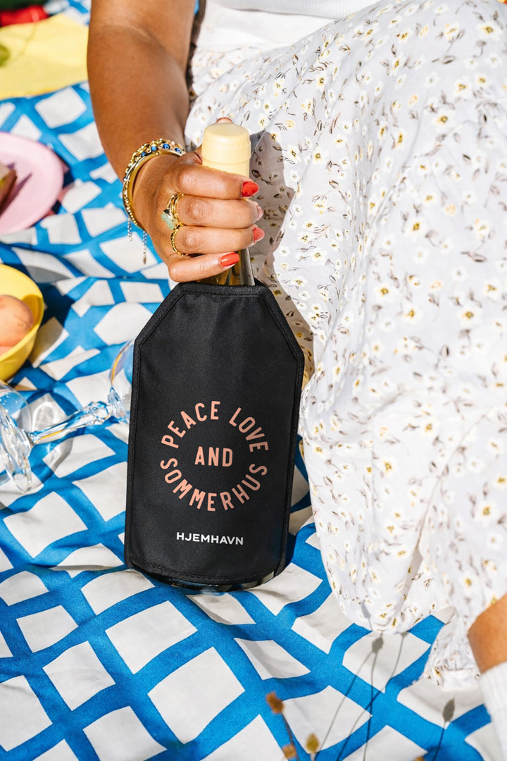 Wine cooling sleeve