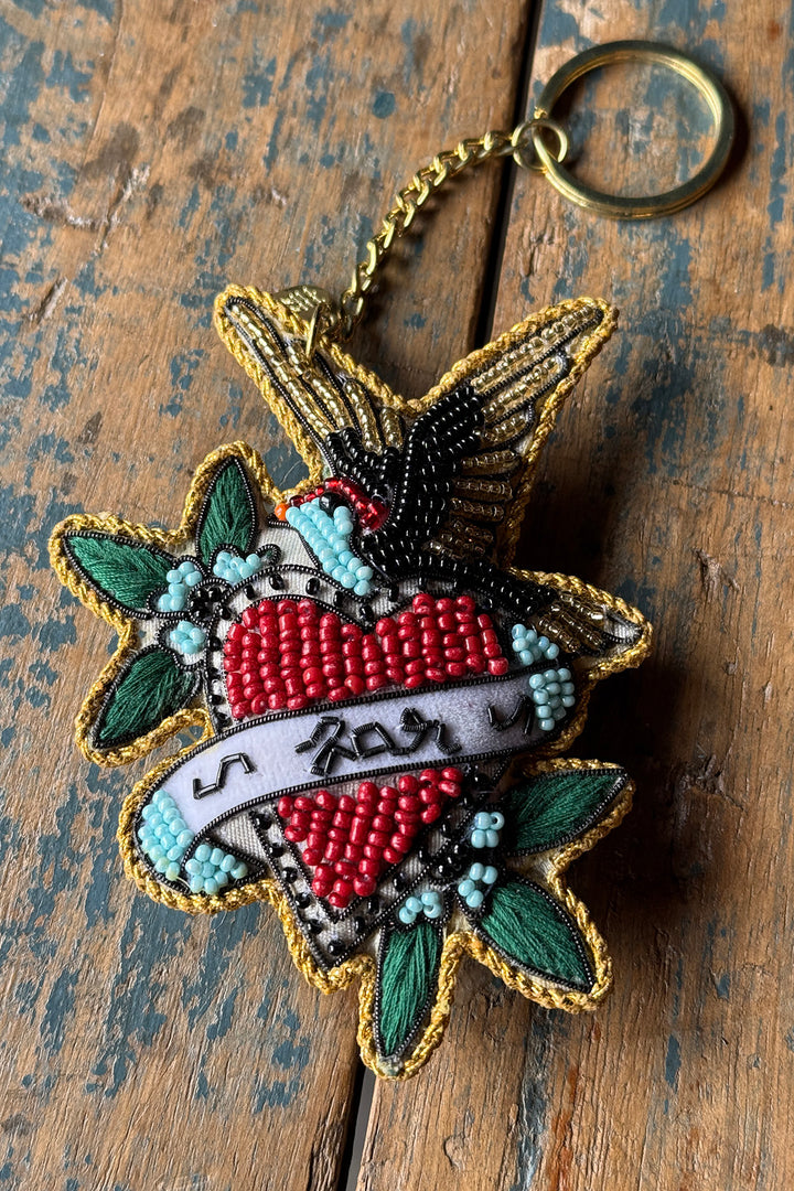 Perlebroderet nøglering "Far"