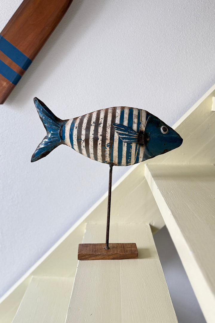 Fisch auf Holzfuß - Recycled Metal
