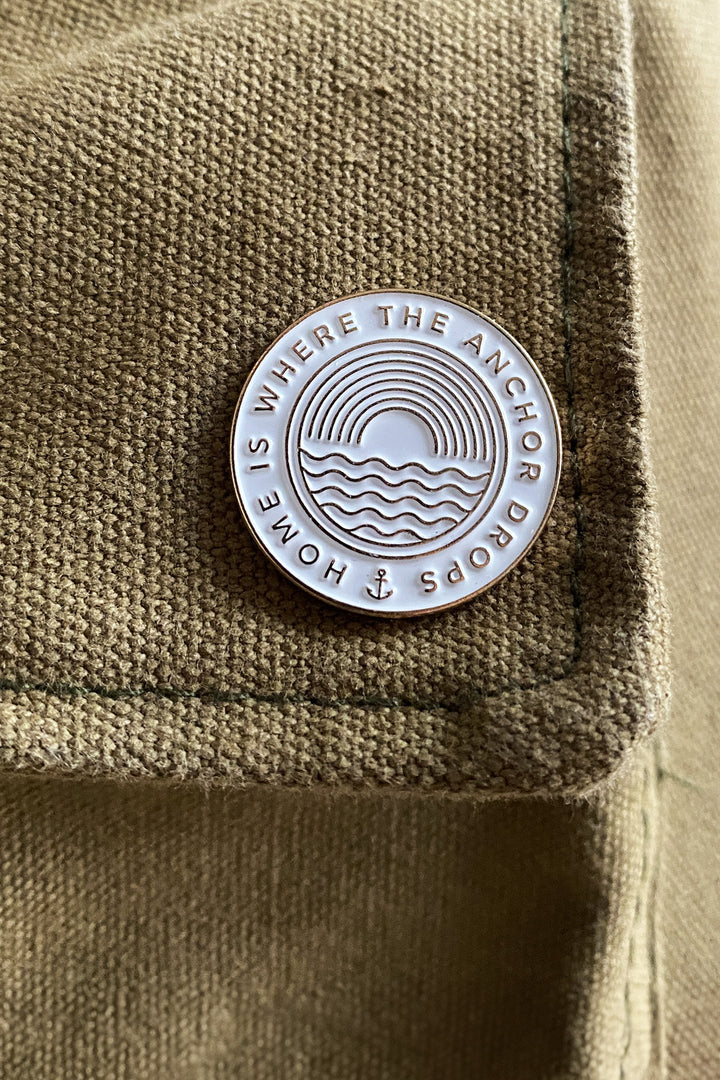 Emaille-Pin - "Home is where the Anchor Drops"