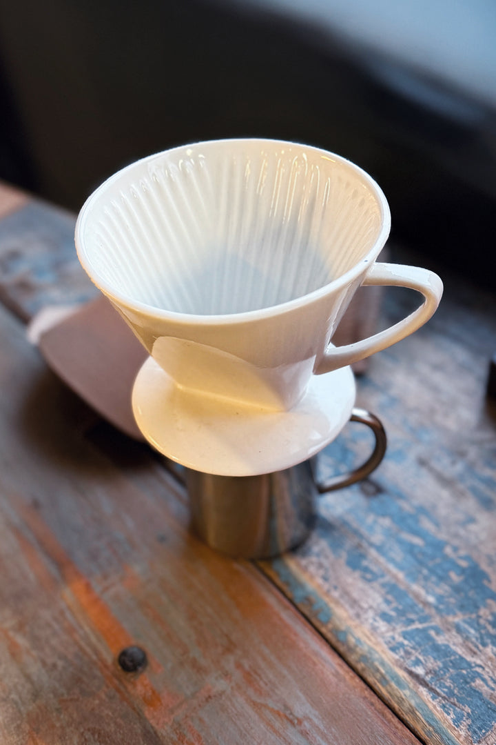 Porcelain coffee filter holder (size 4)