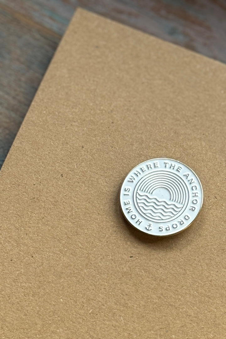Emaille-Pin - "Home is where the Anchor Drops"