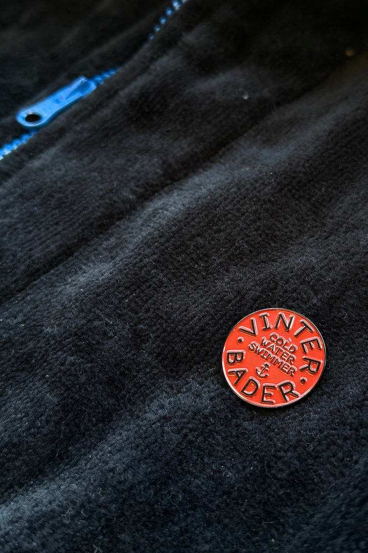 Emaille-Pin - "Vinterbader"