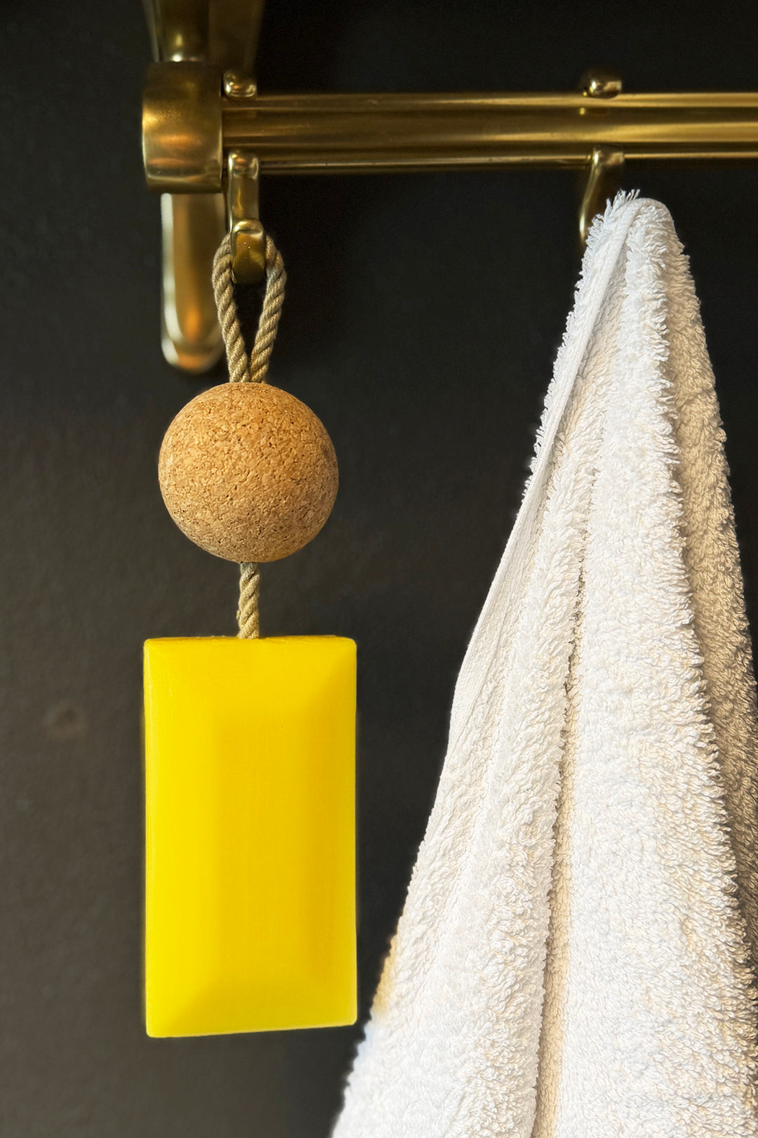 Seife mit Faden und Schwimmer