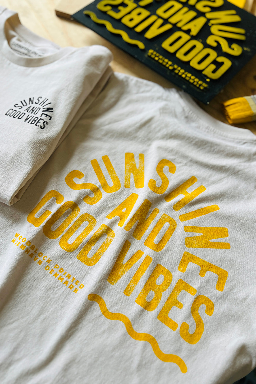 Tee "Sunshine and Good Vibes"