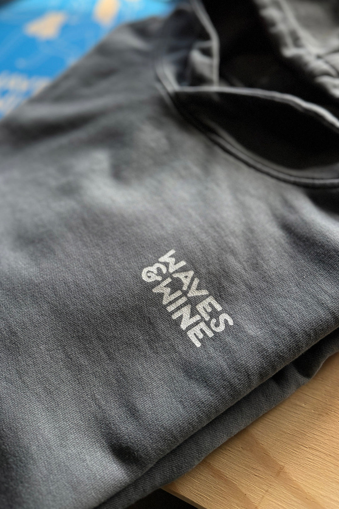 Hoodie "Waves & Wine"