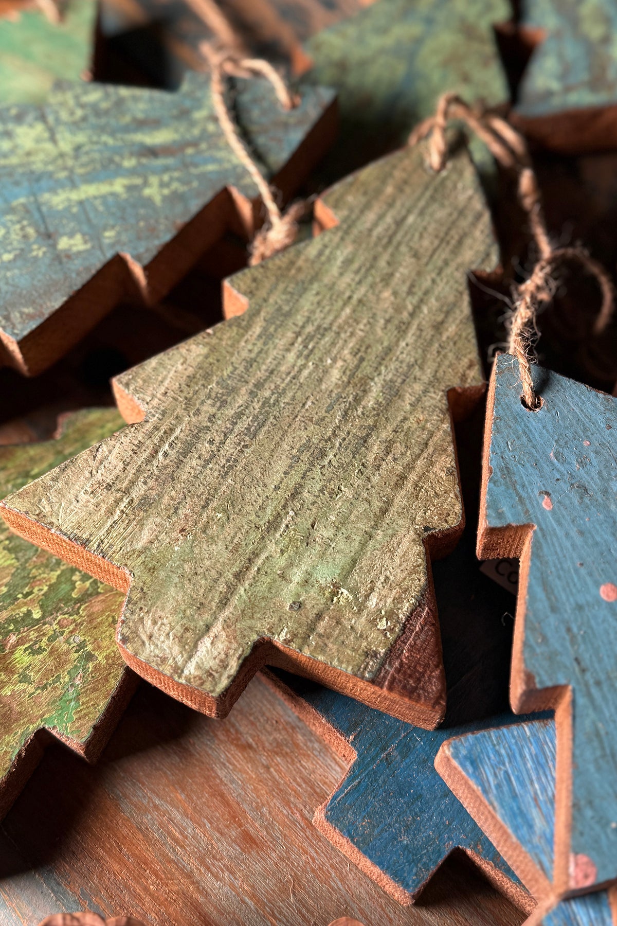 Juletræ af genbrugstræ