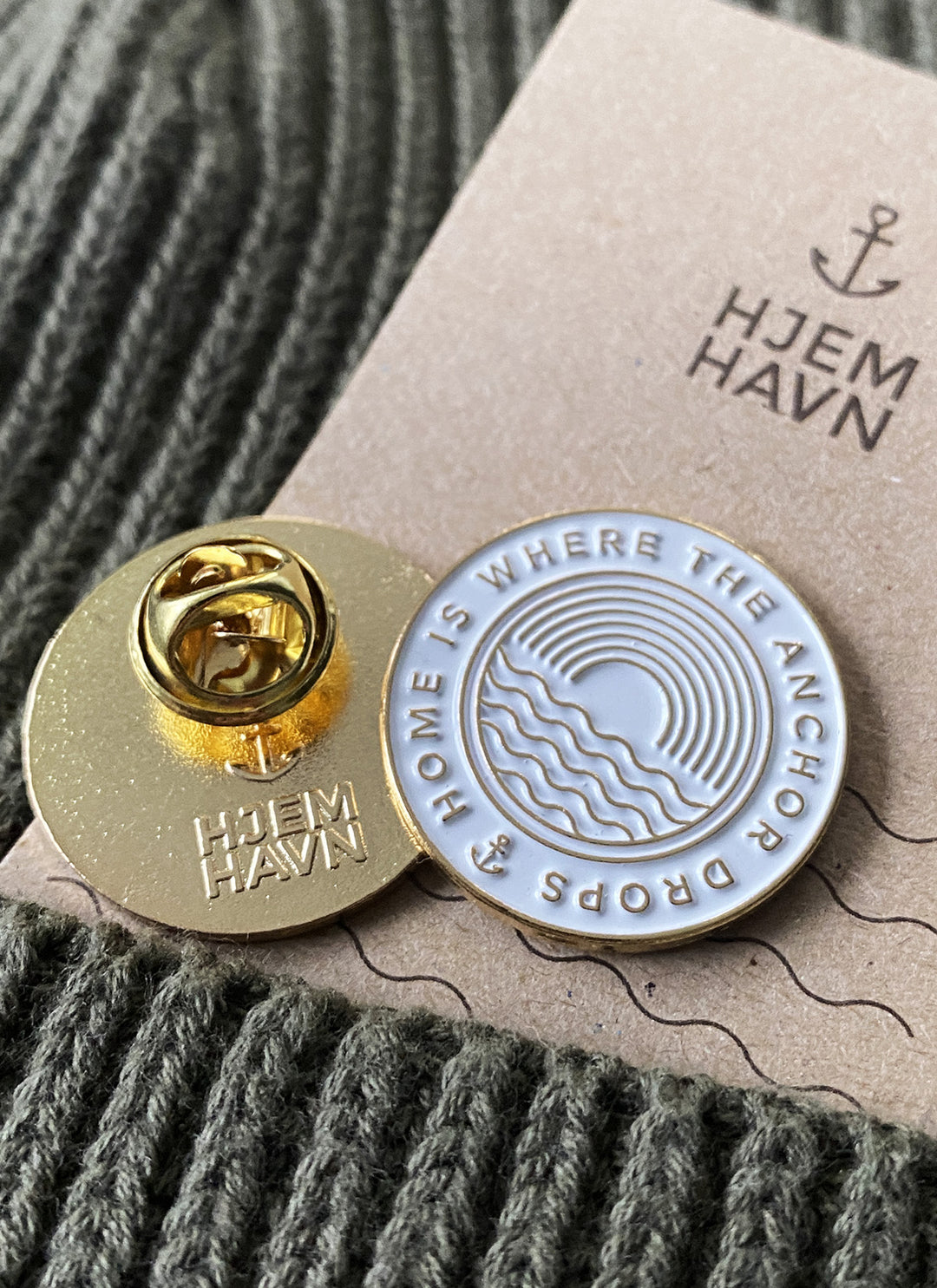 Emaille-Pin - "Home is where the Anchor Drops"