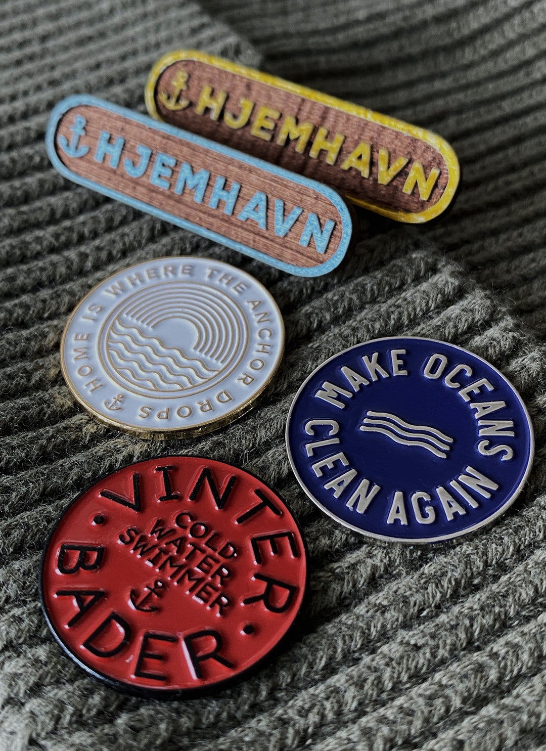 Emaille-Pin - "Vinterbader"